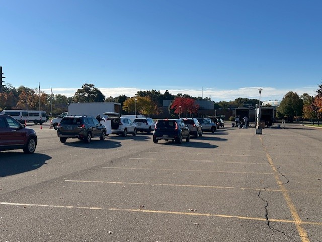 Picture of vehicles in Kalamazoo Valley parking lot at the recycling event.